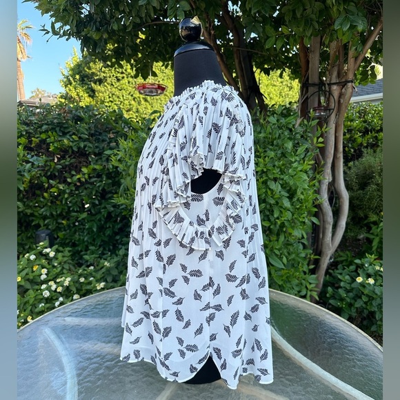 NWT Ann Taylor Pin-tucked Flutter Sleeve Top - size S - Picture 3 of 5